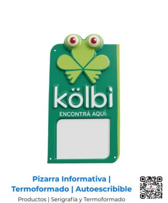 Pizarra informativa de PVC termoformado y troquelado con impresión digital directa y área de superficie autoescribible; ideal para comunicación corporativa y puntos de venta en San José, Costa Rica y Centroamérica.
