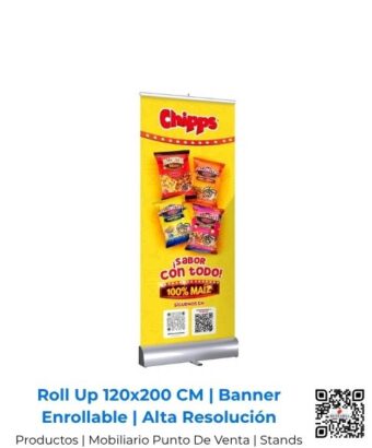 Banner enrollable ancho tipo roll up con impresión en alta resolución sobre fondo amarillo para productos Chipps, en San José, Costa Rica.