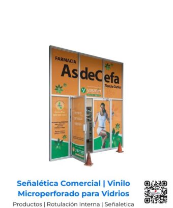 Rotulación interior y señalética comercial con vinilo microperforado de alta definición para fachada de Farmacia As de Cefa; soluciones de comunicación visual especializadas para locales comerciales en San José, Costa Rica y Centroamérica.
