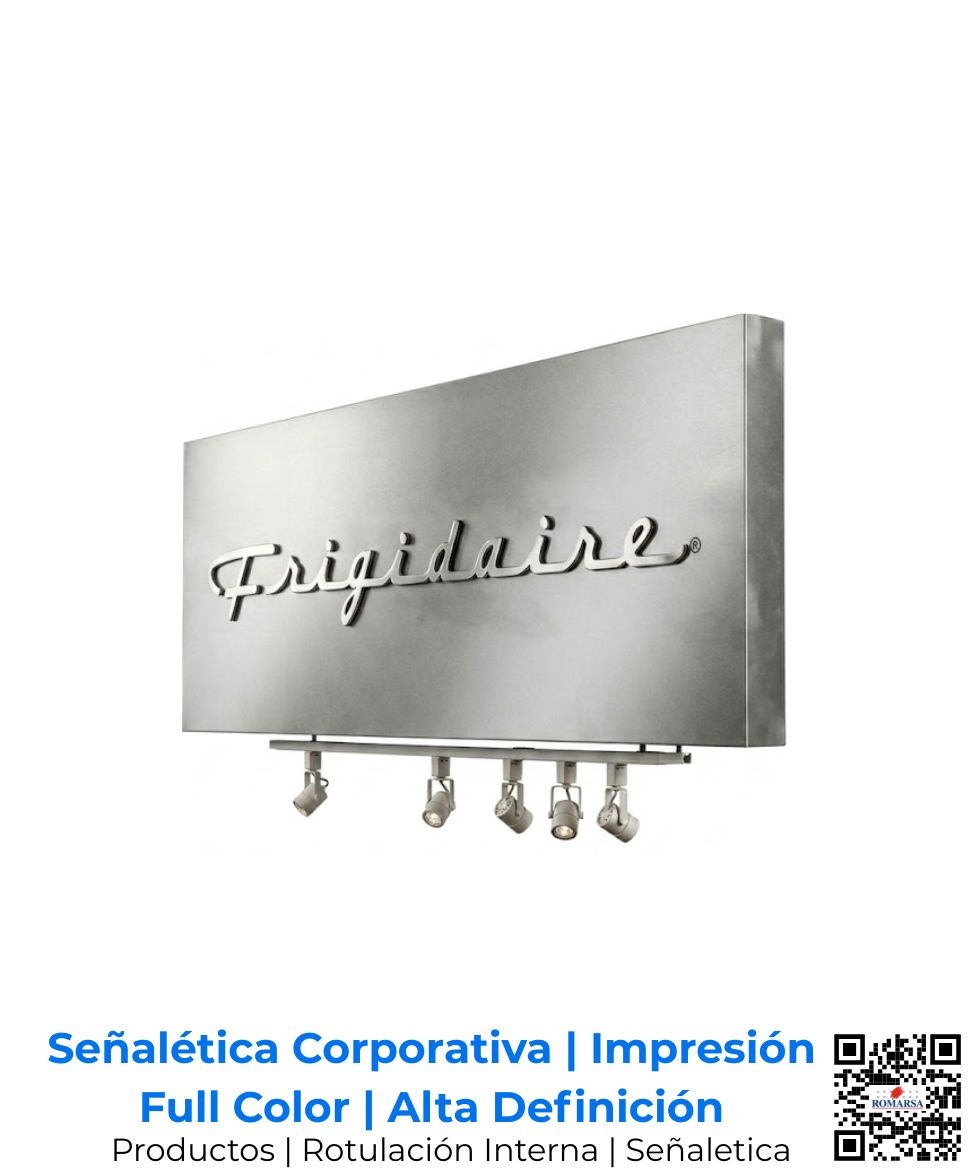 Rotulación y señalética corporativa interna con impresión full color de alta definición para la marca Frigidaire; diseño e instalación de ambientes profesionales y elegantes por Romarsa en San José, Costa Rica y Centroamérica.